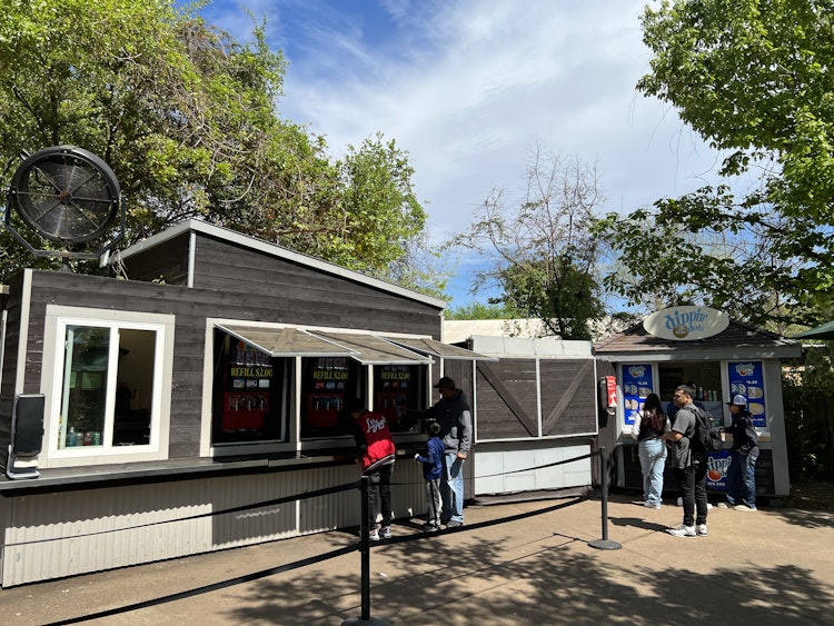 Photo of Snack Kiosk at entrance of John P. McGovern Children’s Zoo