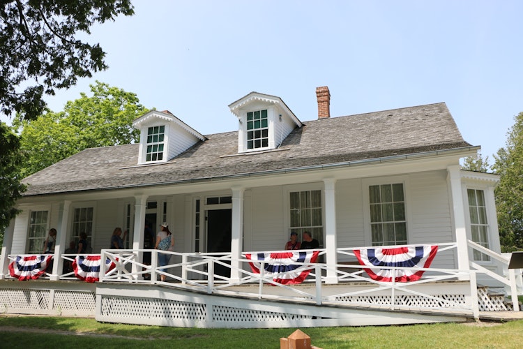 Photo of Officers' Hill Quarters (1835)